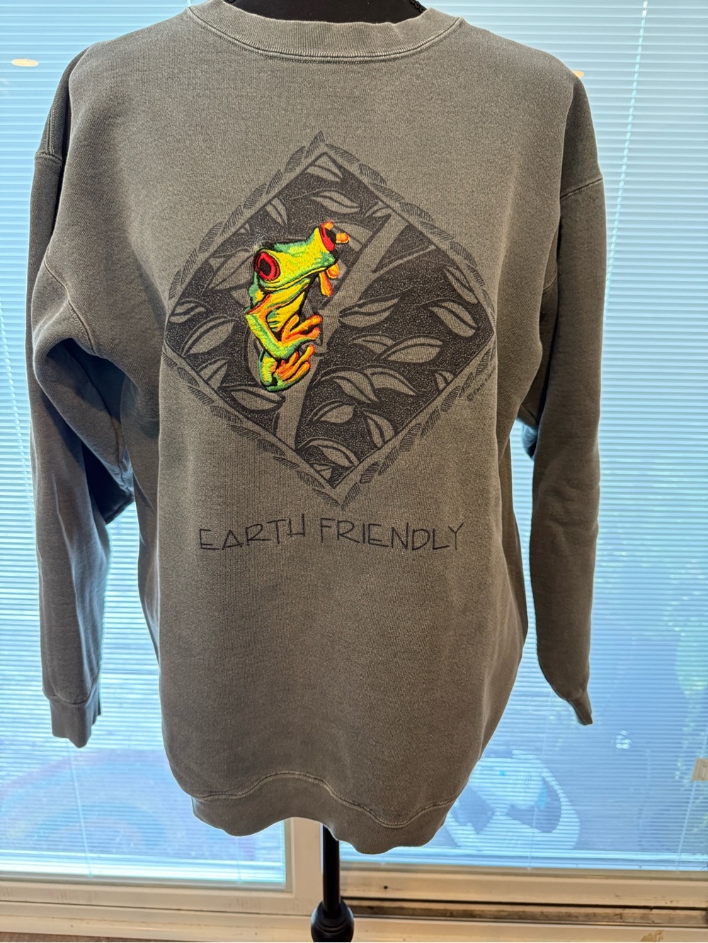 Vintage 90’s Dallas Alice Crewneck Sweatshirt with Colorful Frog Graphic